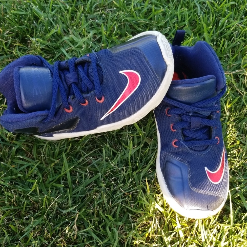 Lebron's shoes size 10c